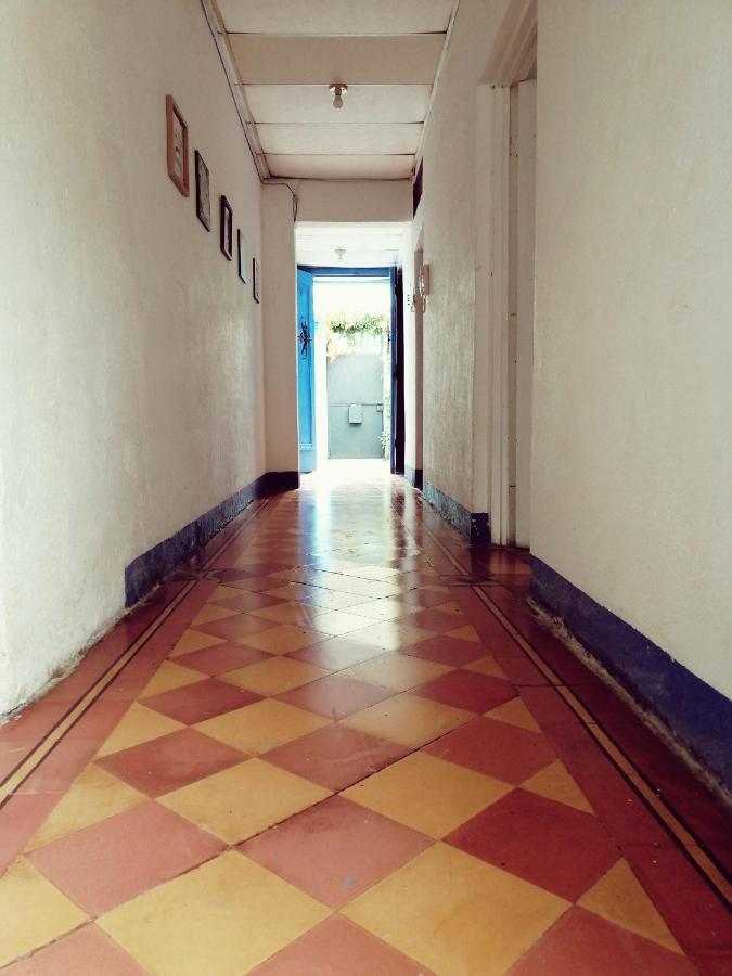 4 Grados Hostel グアテマラシティ エクステリア 写真