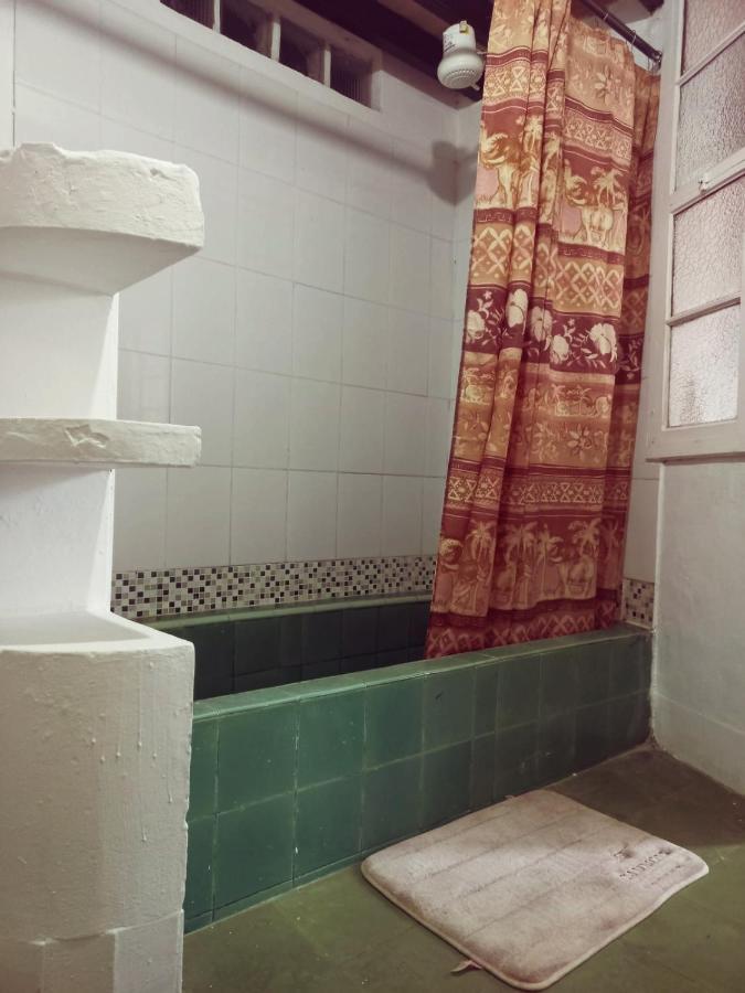 4 Grados Hostel グアテマラシティ エクステリア 写真