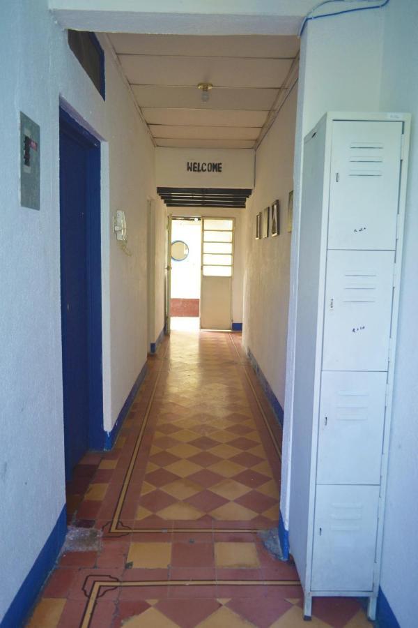 4 Grados Hostel グアテマラシティ エクステリア 写真