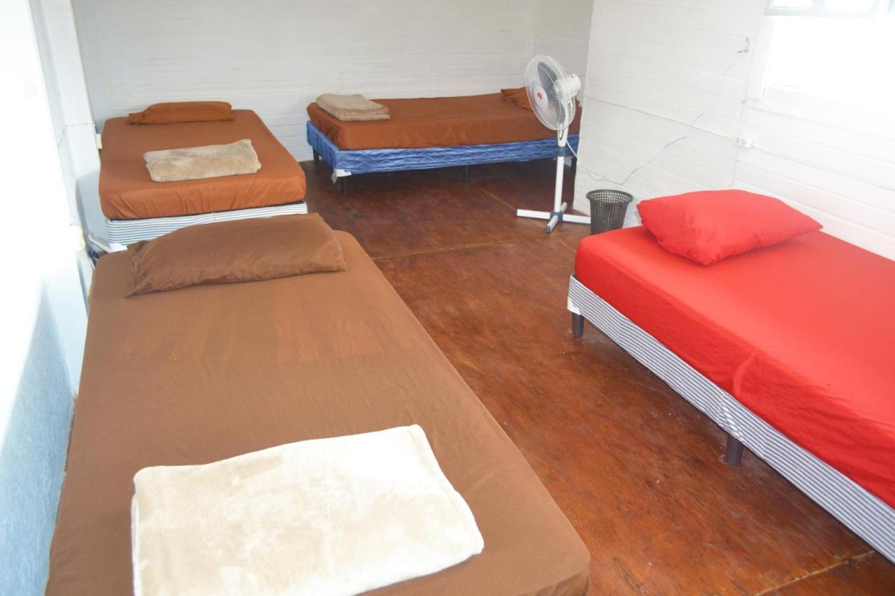4 Grados Hostel グアテマラシティ エクステリア 写真