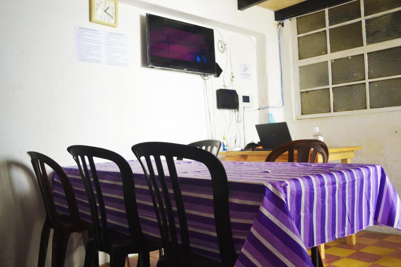 4 Grados Hostel グアテマラシティ エクステリア 写真