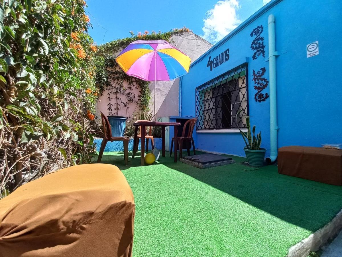 4 Grados Hostel グアテマラシティ エクステリア 写真